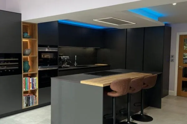 Dark graphite handleless kitchen in Loughton with central island and natural oak breakfast bar